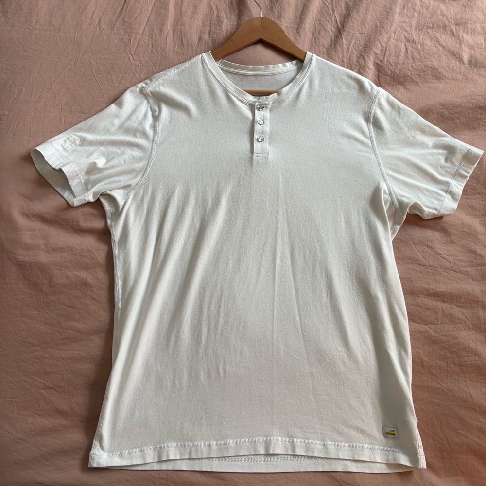 👕Vuori White Short Sleeve Henley